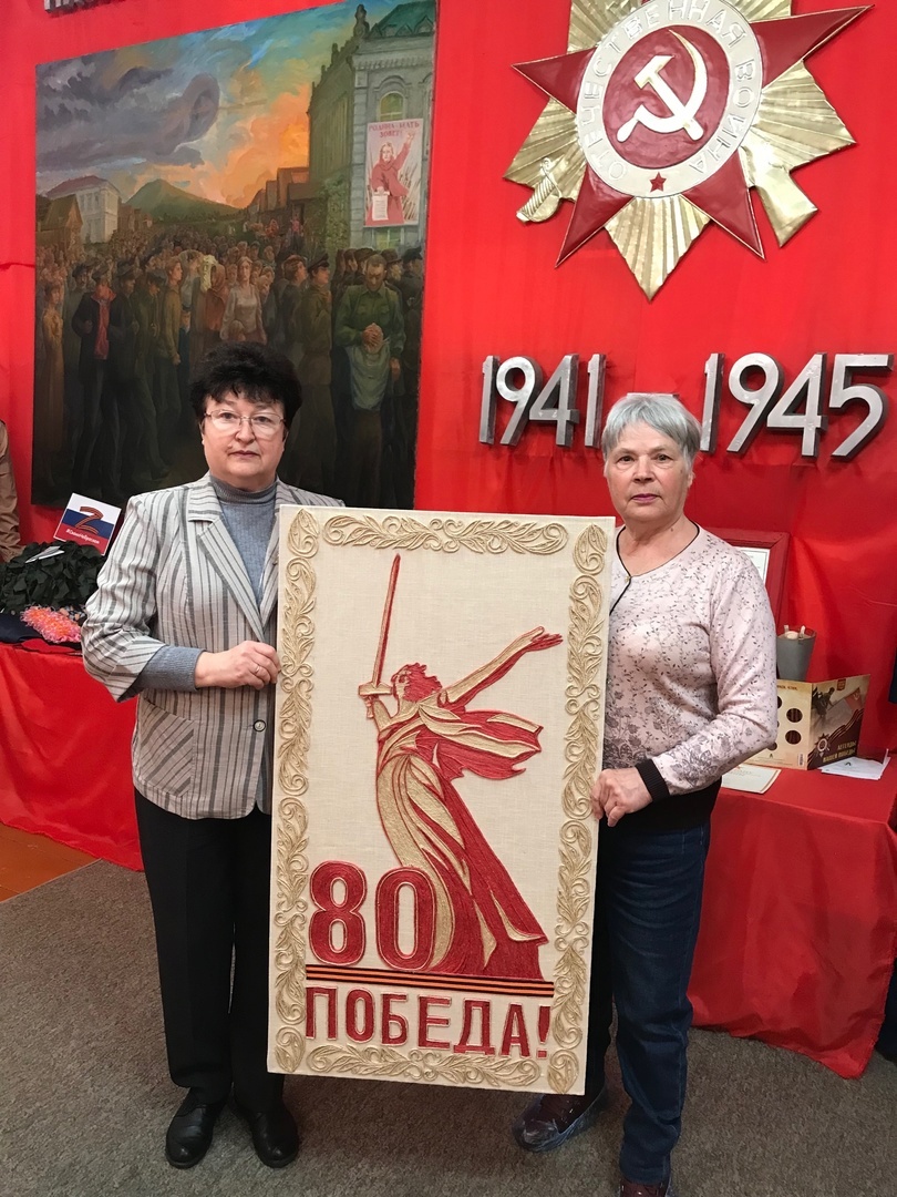 Музей получил в подарок панно.