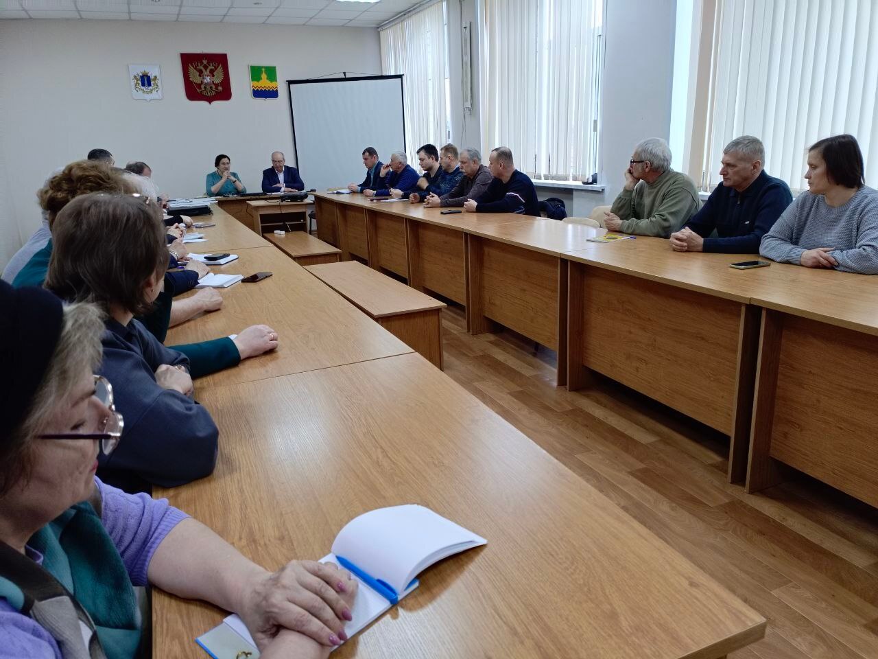 Прошло рабочее совещание.